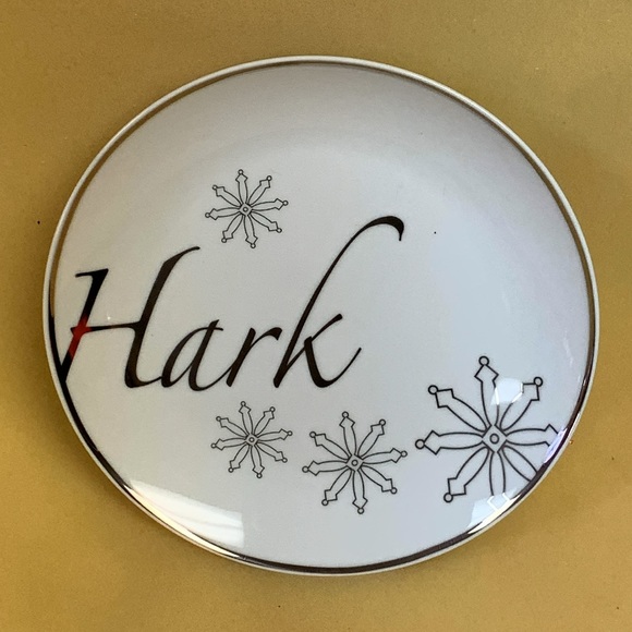 Hark & Gloria Snowflake Plates - Picture 3 of 8